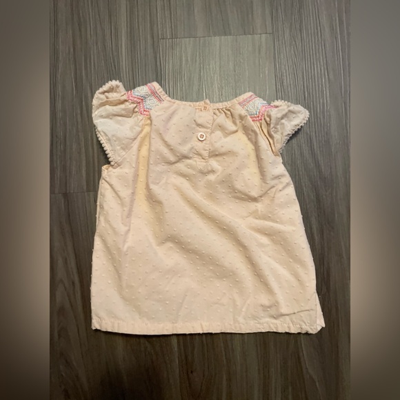 Nicole Miller Cream & Pink Blouse with Ruffle Sleeves and embroidered detail 5T - Picture 2 of 4